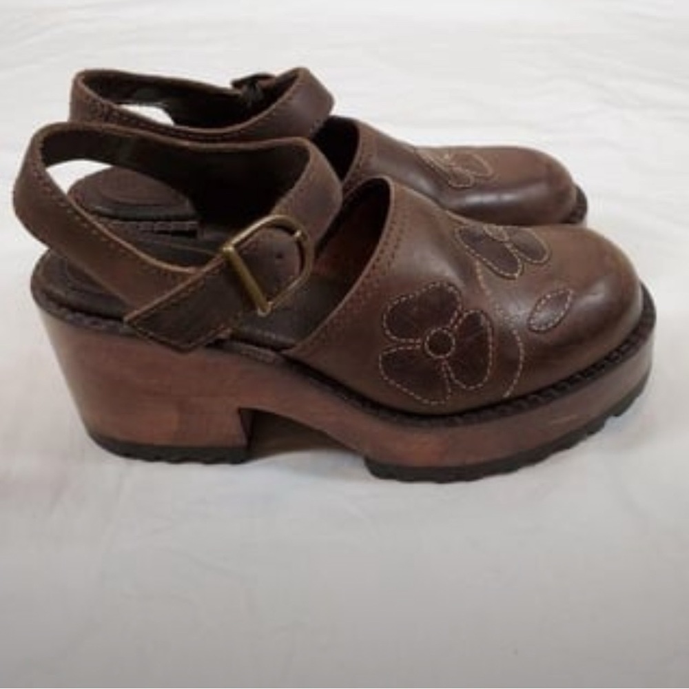 VINTAGE Y2K Steve Madden clogs 90’s!
